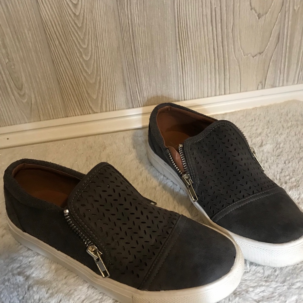Casual shoes